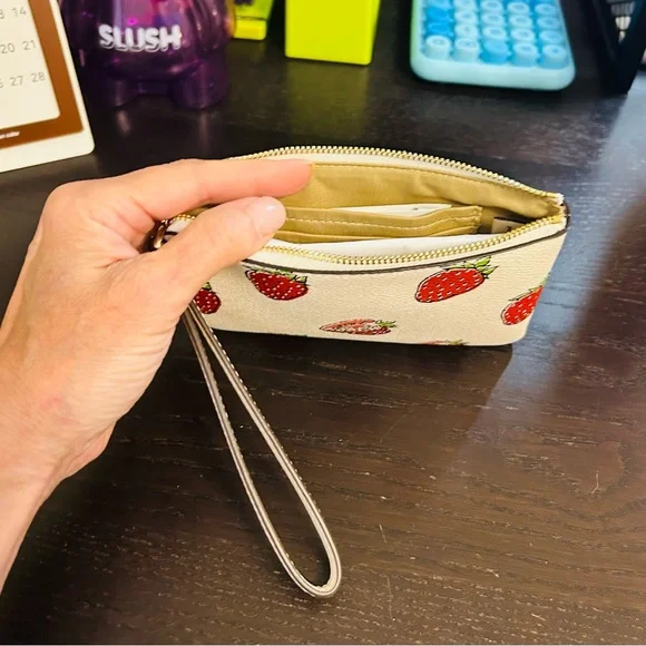 🍓NWT Coach Corner Zip Wristlet With Strawberry Design!🍓 - Picture 8 of 9